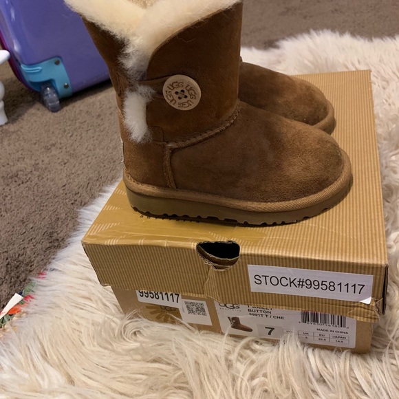 toddler uggs size 7